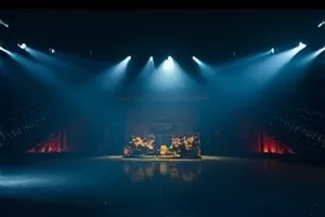 《笑场研究所》即兴舞台上三组演员的合影